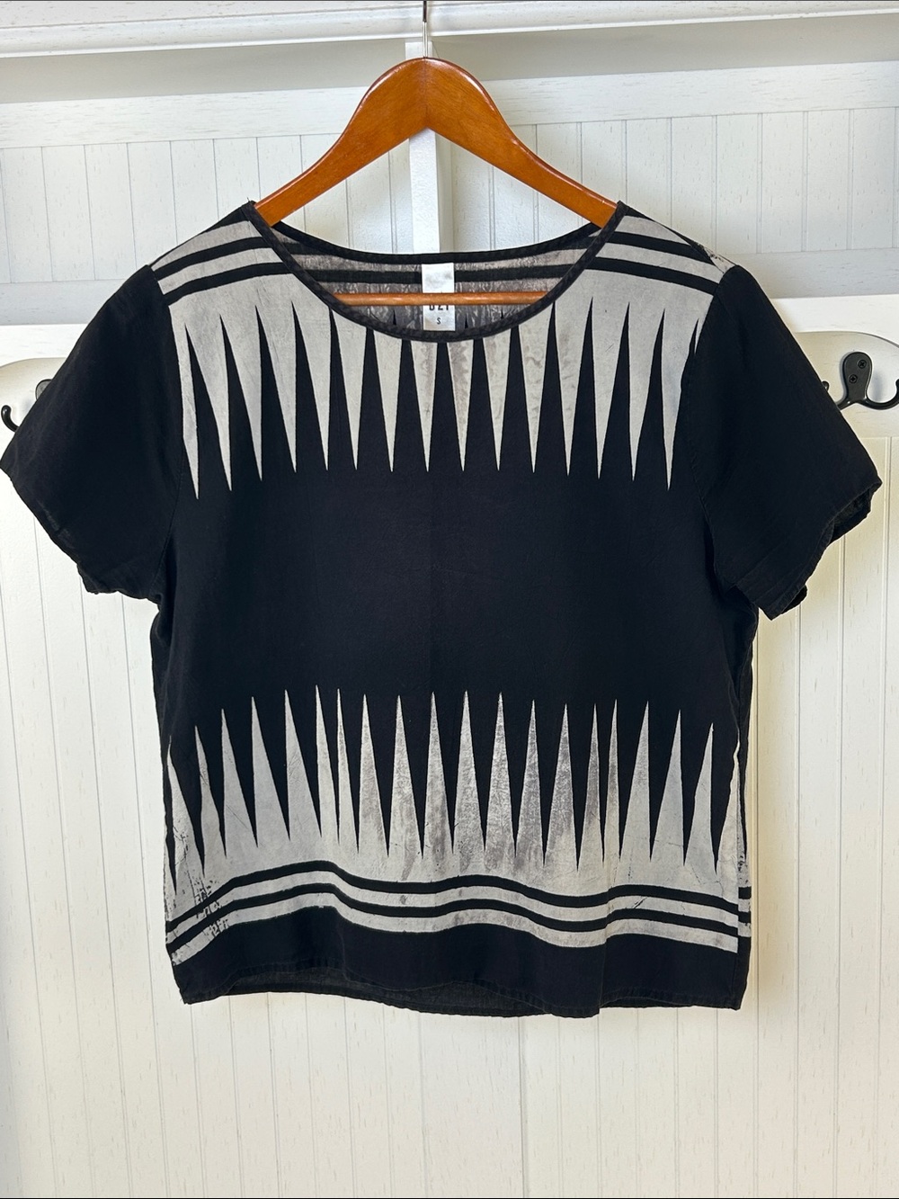 UZI Black Cream Geometric Lightweight Cotton Art to Wear Top S